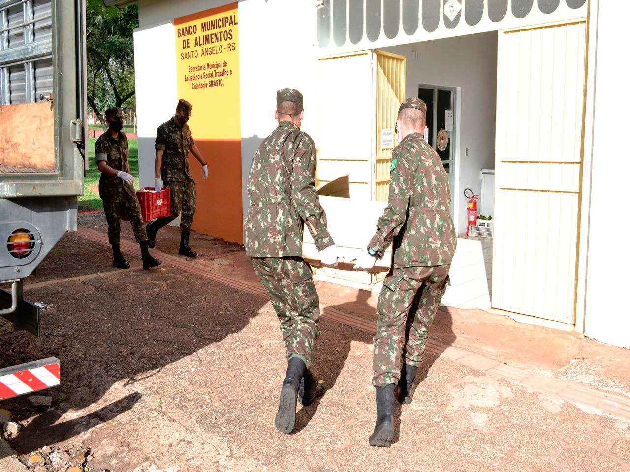 Campanha Solidária 1º B com 3